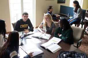 A team of students meet with prehealth peer mentors at Emory University